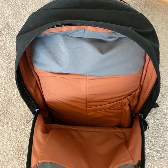 Bellroy x RVCA Classic 22L backpack - Picture 4 of 5